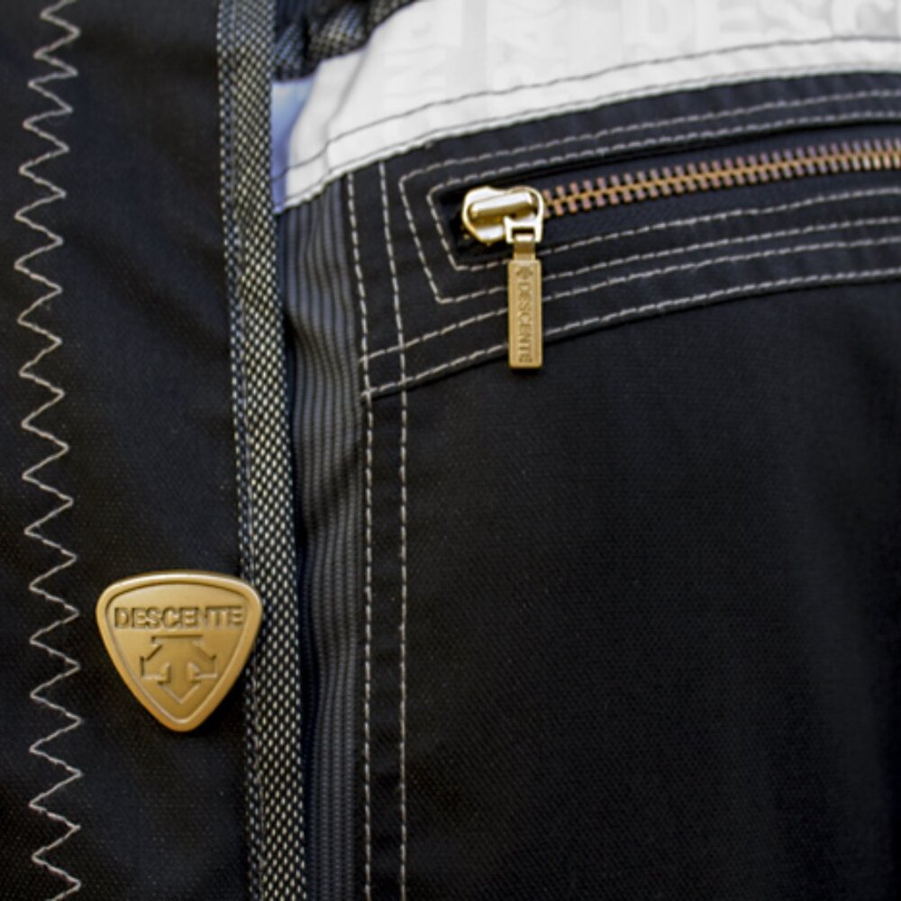 Womans Descente Ski Jacket Lots Of Zippers Excell… - image 3